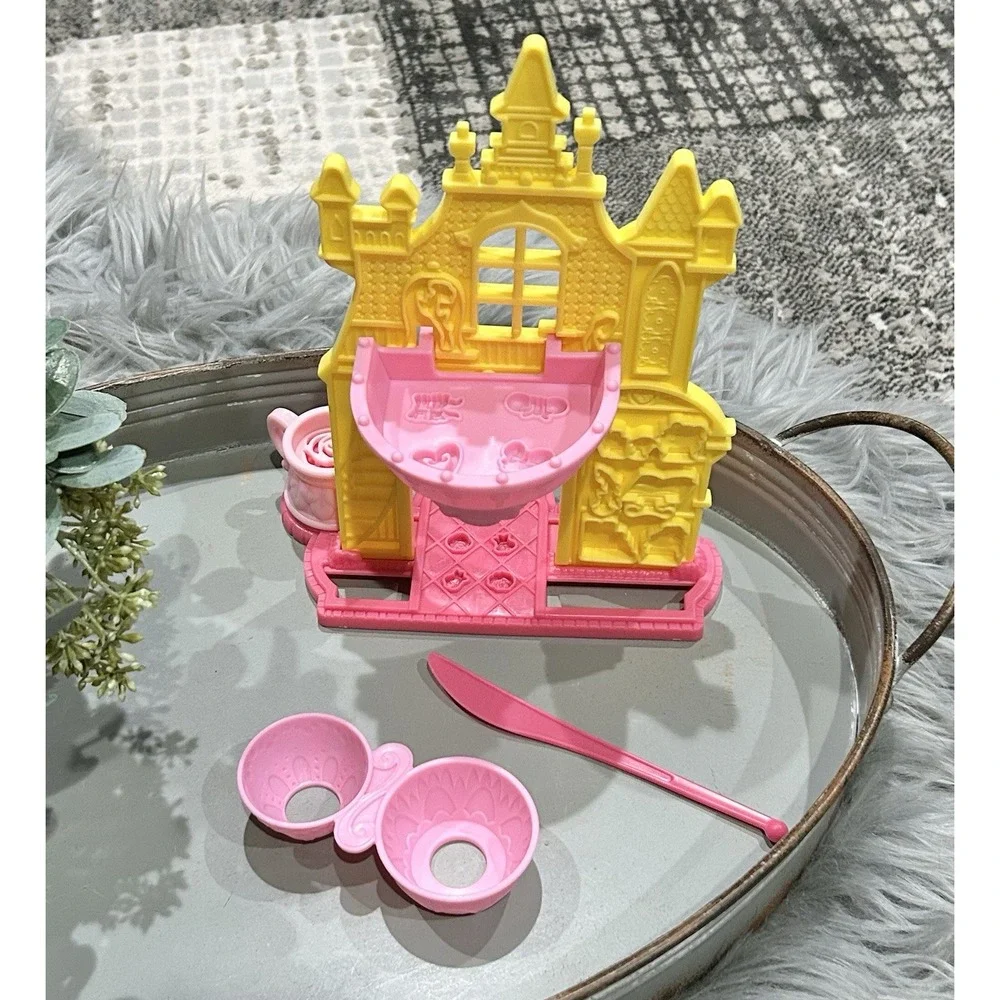 PlayDoh Disney Princess‎ Belle's Blooming Castle